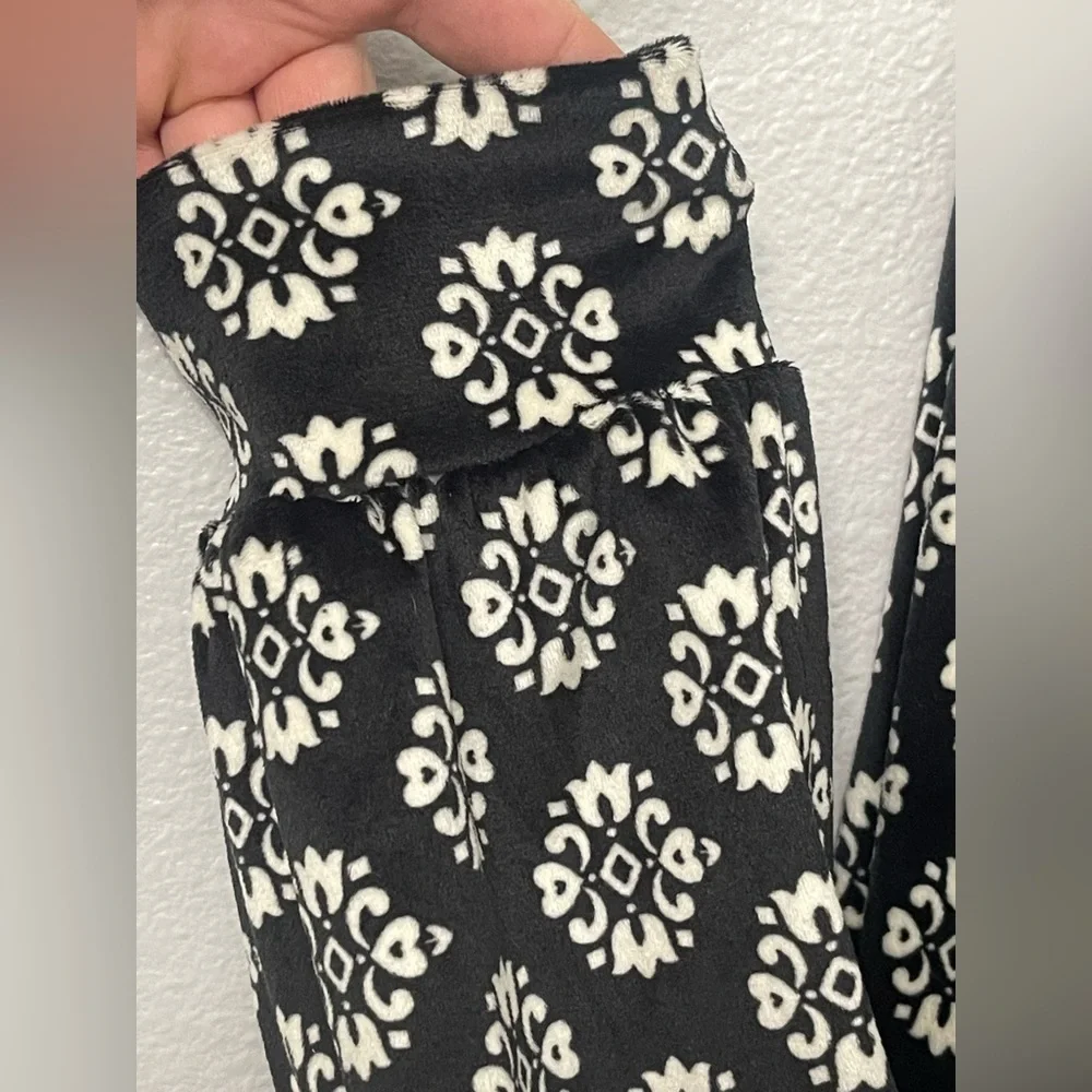 Loft Geo Velour Balloon Sleeves Black and White Top Size Large - Picture 8 of 14